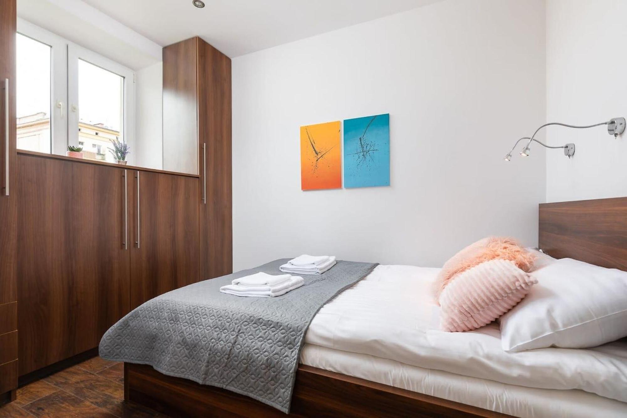 Apartment Nowoczesny Przy Alejach Solidarnosci W Warszawie By Rent Like Warschau